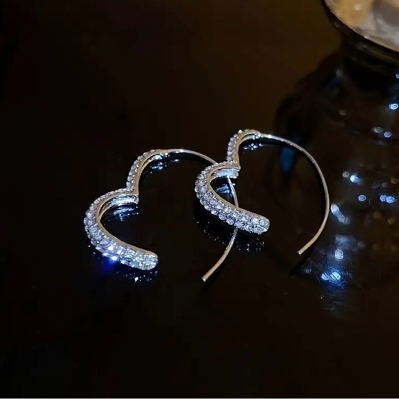 Brand New Luxury Crystal Inlay Hollow Heart Earrings - Picture 3 of 7